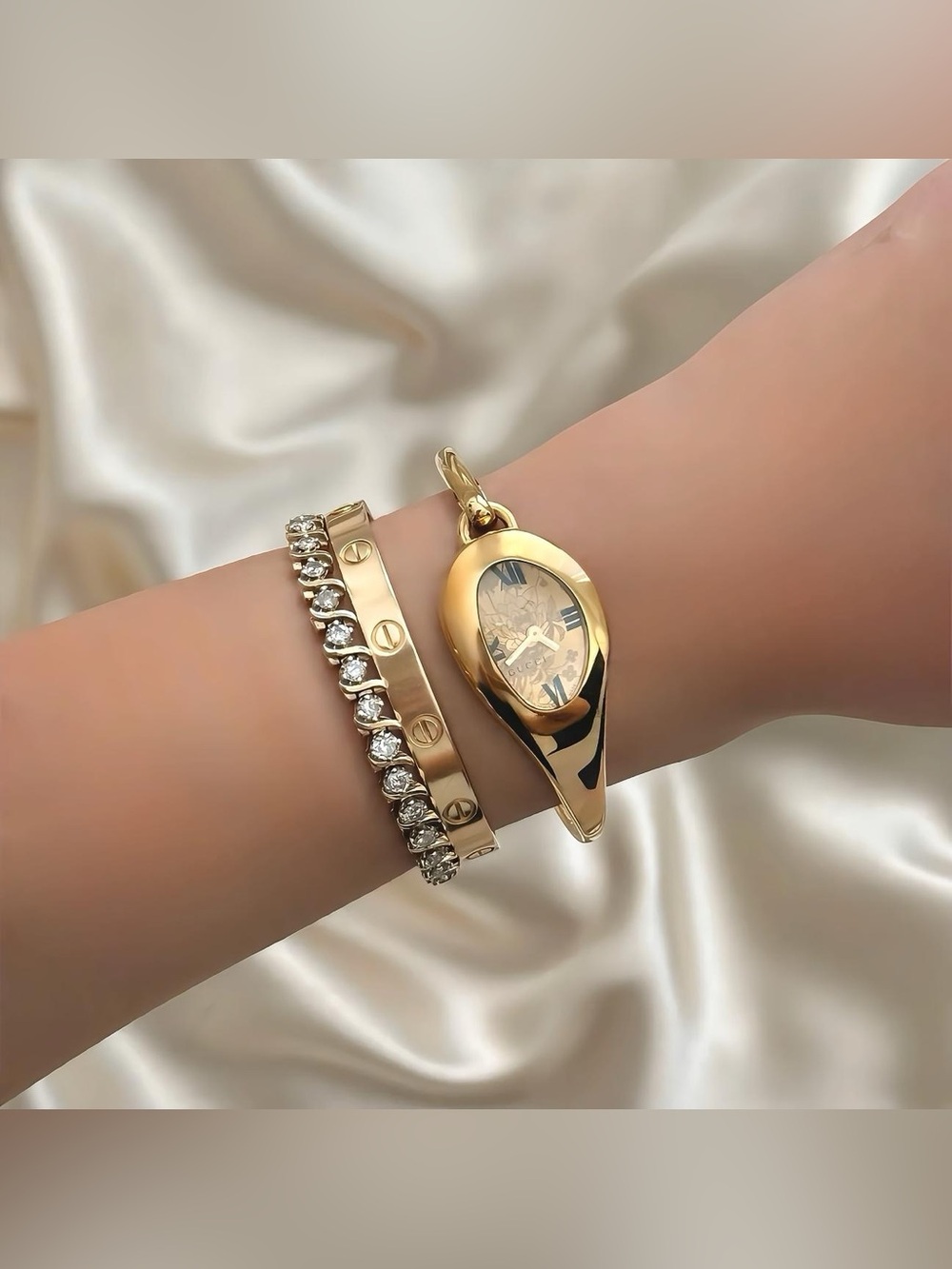 AUTHENTIC VERY RARE VINTAGE GUCCI TEARDROP BANGLE WATCH - FLORAL DIAL - Picture 2 of 8